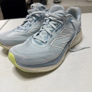 New Balance Women’s Running Shoes Size 10 White Blue Lightweight Fresh Foam